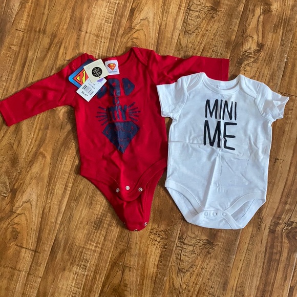 Lot of two onesies - Picture 1 of 2